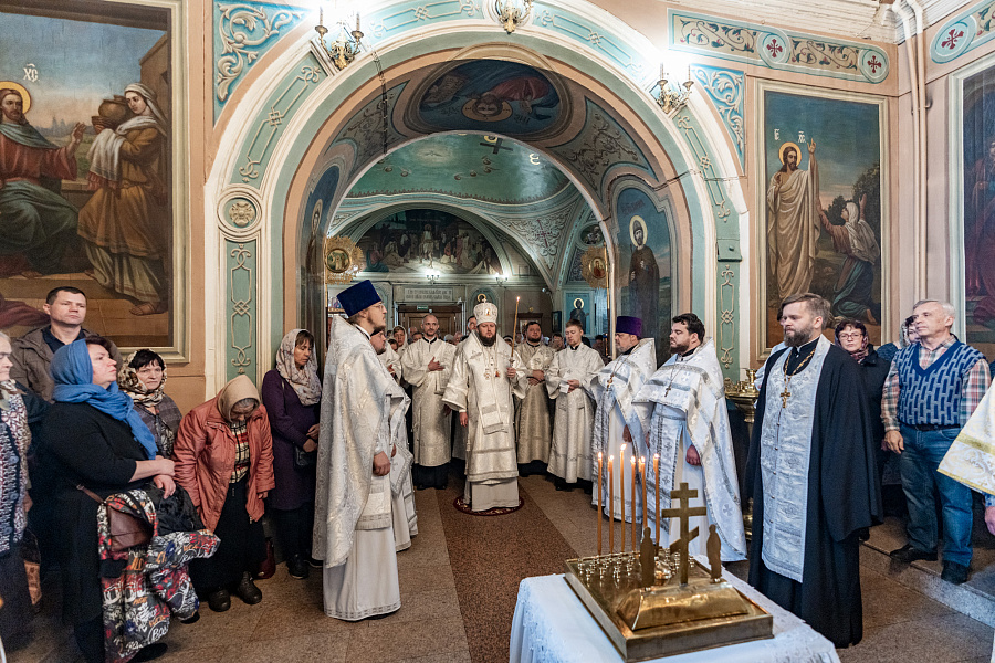Архиерейское богослужение в Димитриевскую родительскую субботу в Успенском храме села Жилино г.о. Люберцы